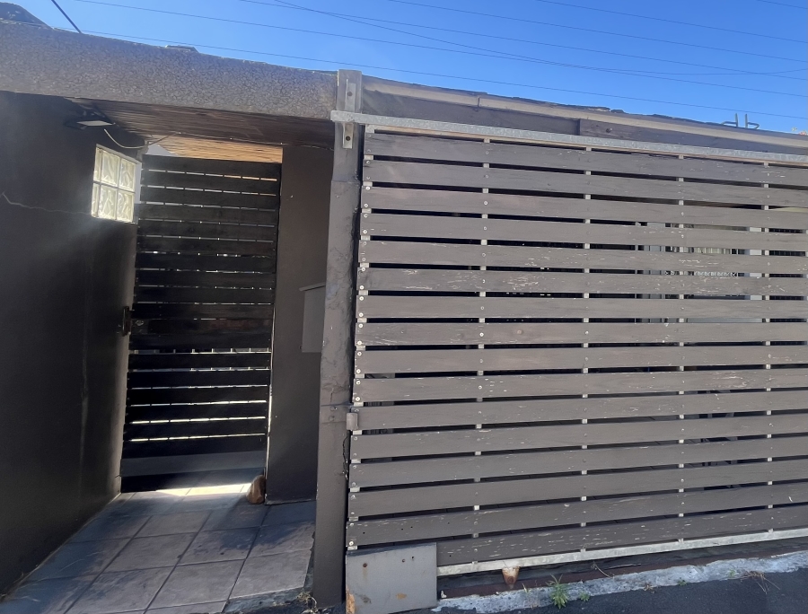 3 Bedroom Property for Sale in Vredehoek Western Cape